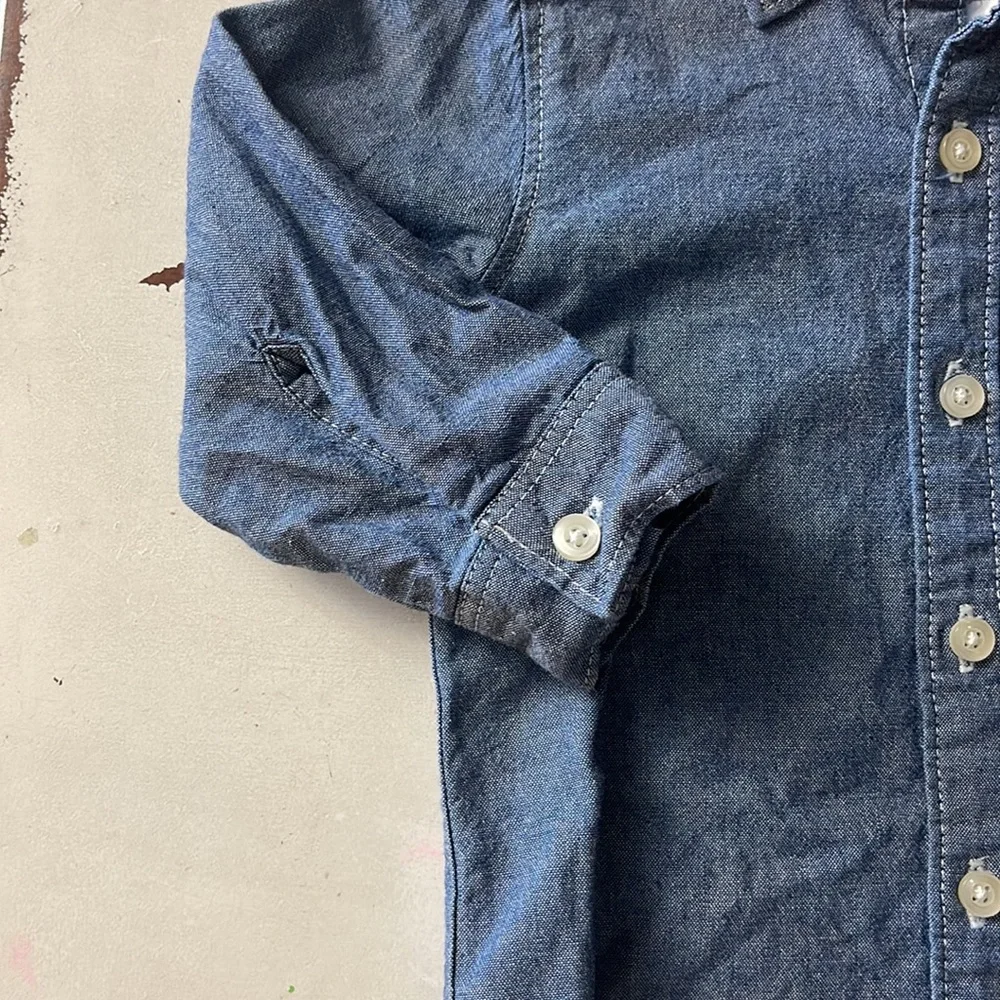 Carter’s boys button up shirt. Size 9 months. New!